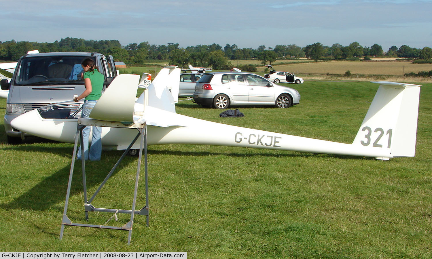 G-CKJE, 2004 Rolladen-Schneider LS-8-18 C/N 8498, Competitor in the Midland Regional Gliding Championship at Husband's Bosworth