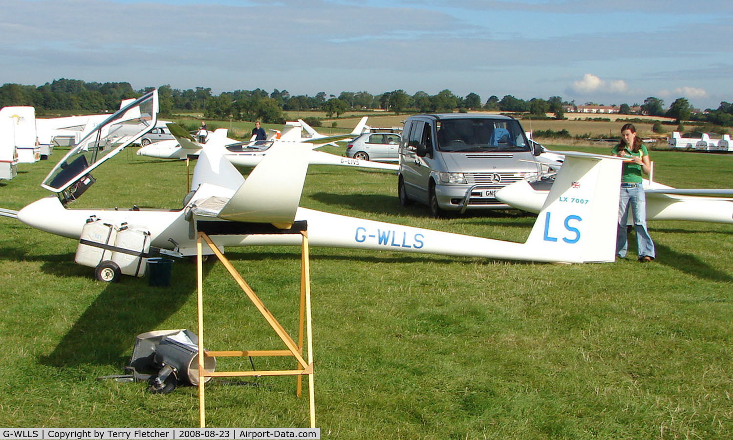 G-WLLS, 1996 Rolladen-Schneider LS-8-18 C/N 8308, Competitor in the Midland Regional Gliding Championship at Husband's Bosworth