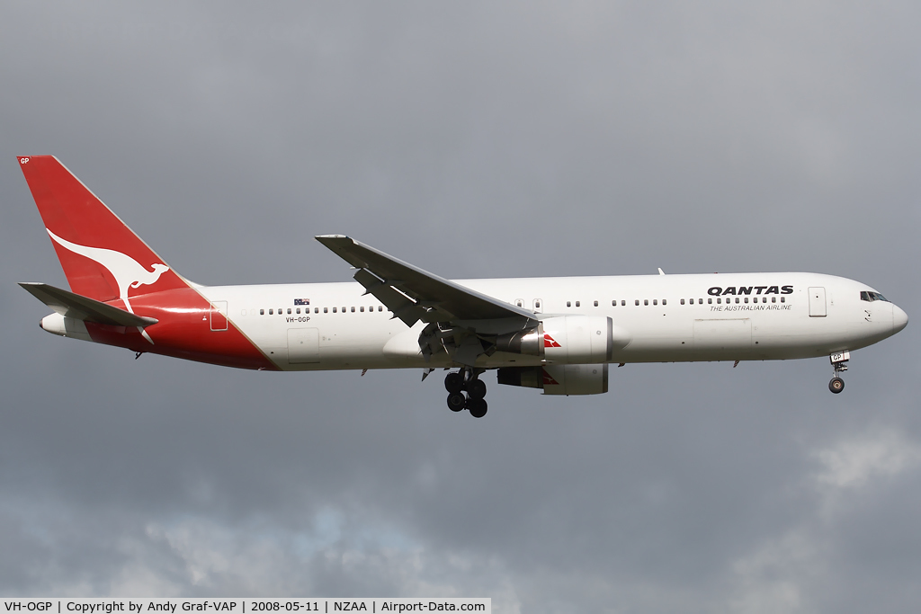 VH-OGP, 1996 Boeing 767-338 C/N 28153, Qantas 767-300