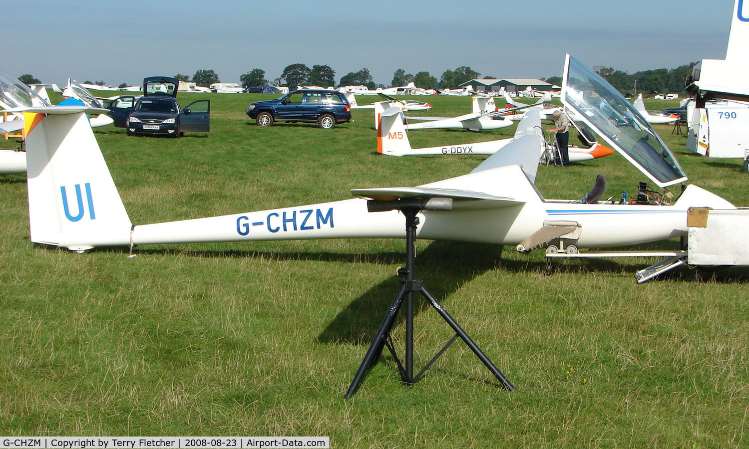 G-CHZM, 1989 Rolladen-Schneider LS-4a C/N 4762, Competitor in the Midland Regional Gliding Championship at Husband's Bosworth