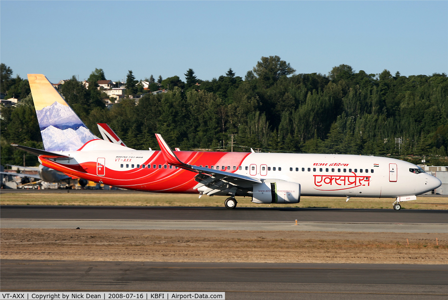 VT-AXX, 2008 Boeing 737-8HG C/N 36336/2672, Different scheme on each side of the vertical