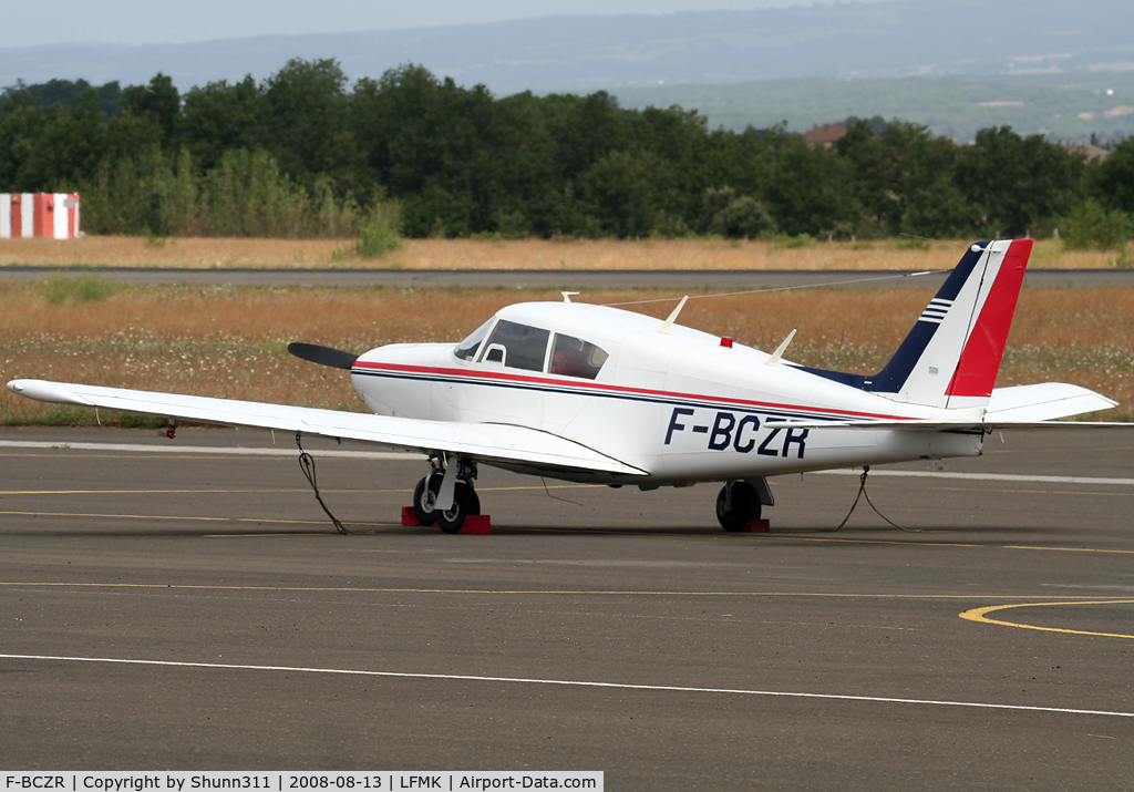 F-BCZR, Piper PA-24-260 Comanche C/N 24-4196, Parked here...