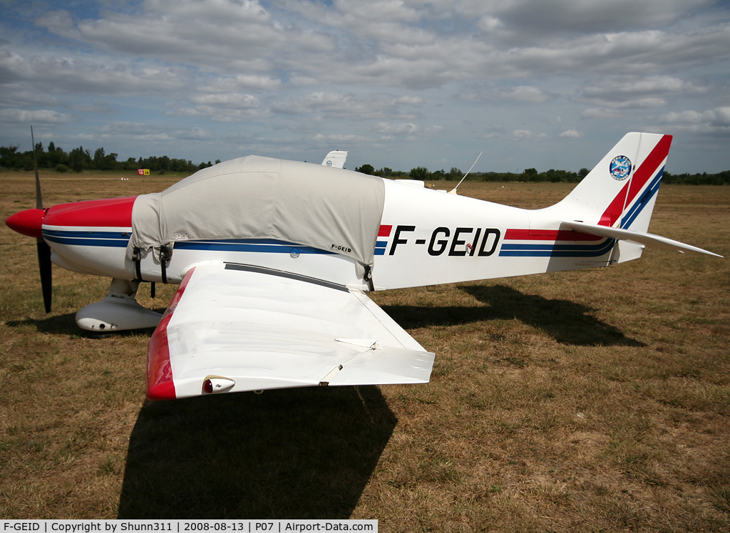 F-GEID, Robin DR-400-140B Major C/N 1677, Parked here...