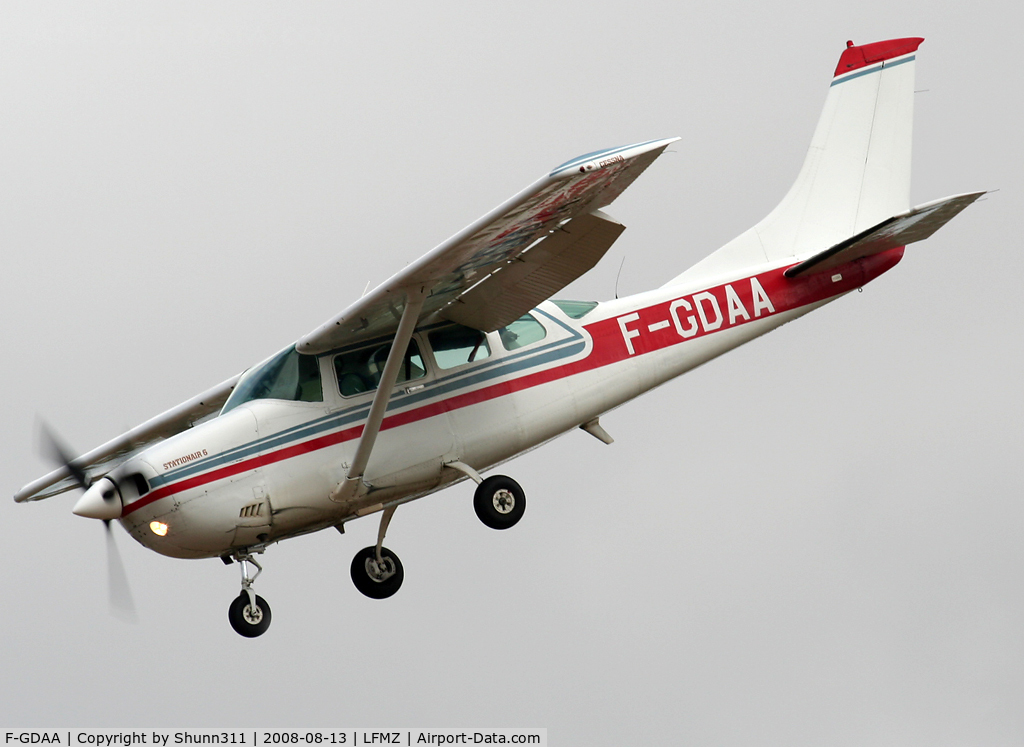 F-GDAA, Cessna U206G Stationair C/N U20606082, On landing after paratrooping flight...