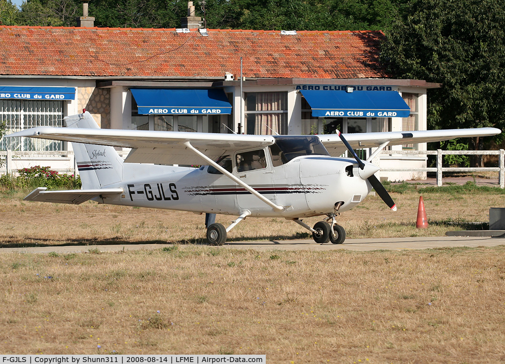 F-GJLS, 1997 Cessna 172R Skyhawk C/N 17280173, Refuelling...