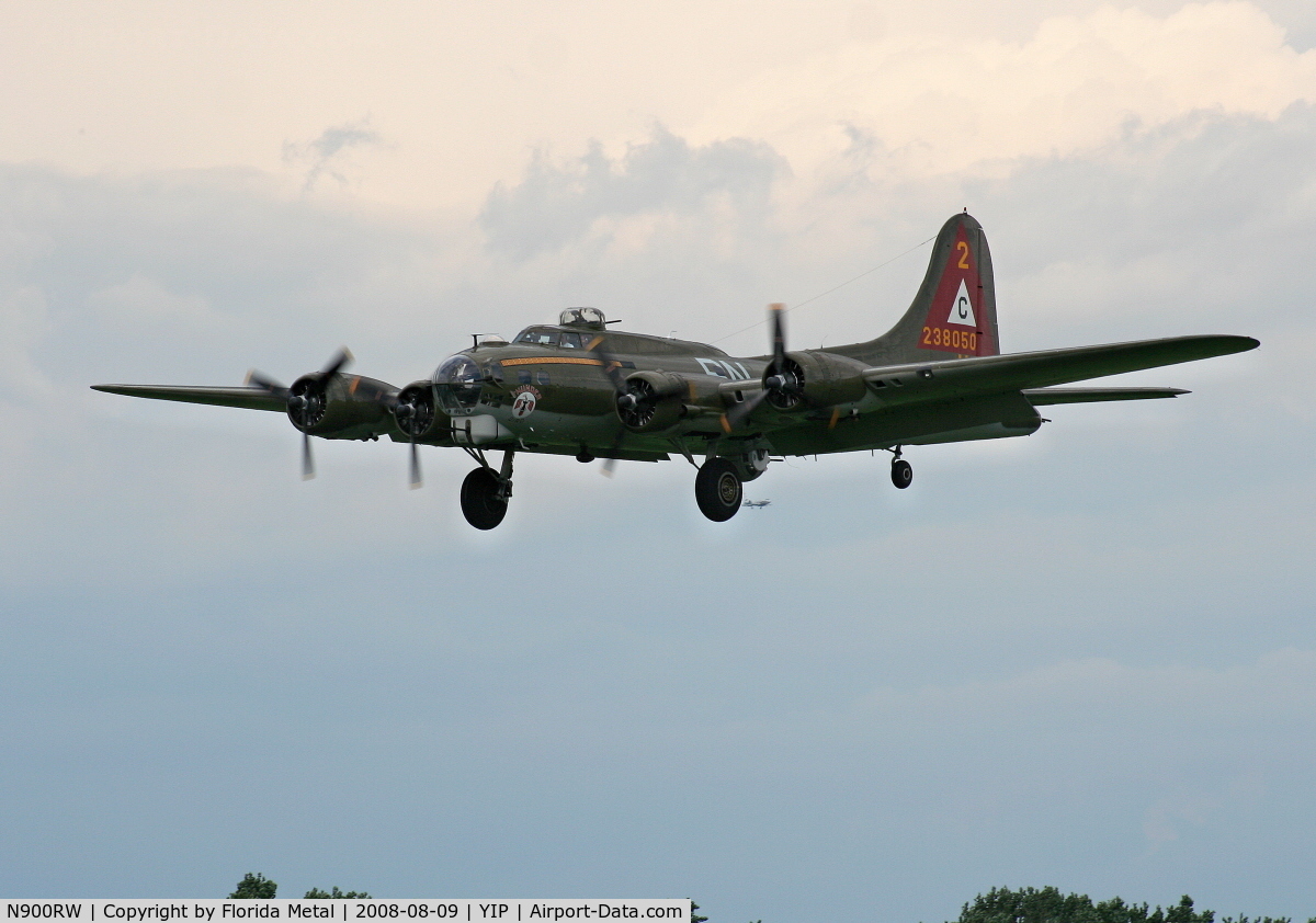 N900RW, 1944 Boeing B-17G Flying Fortress C/N 8627, B-17 Thunderbird