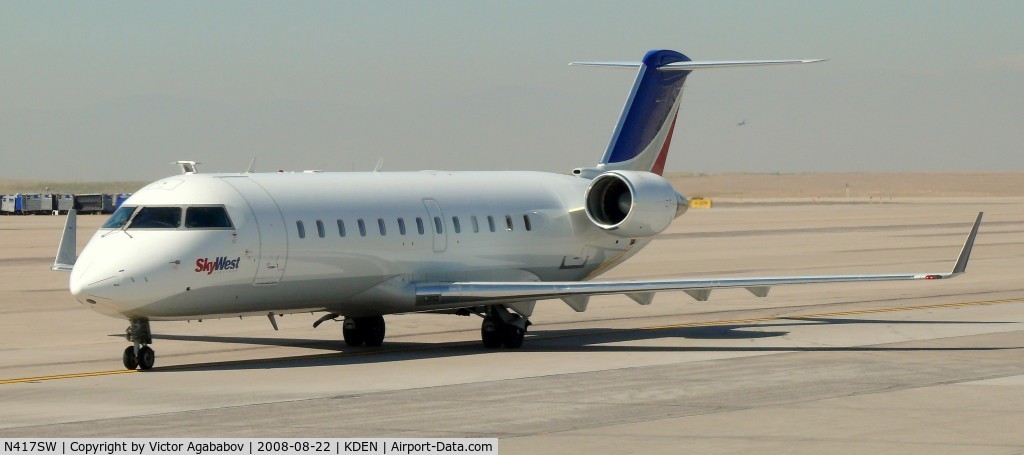 N417SW, 2000 Bombardier CRJ-200LR (CL-600-2B19) C/N 7400, At Denver