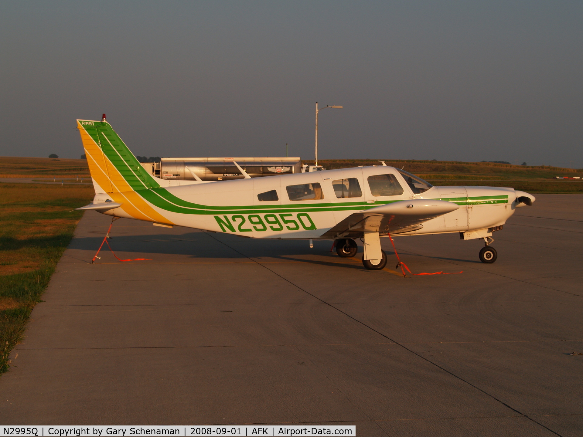 N2995Q, Piper PA-32R-300 Cherokee Lance C/N 32R-7780275, ON TARMAC IN NEBRASKA CITY