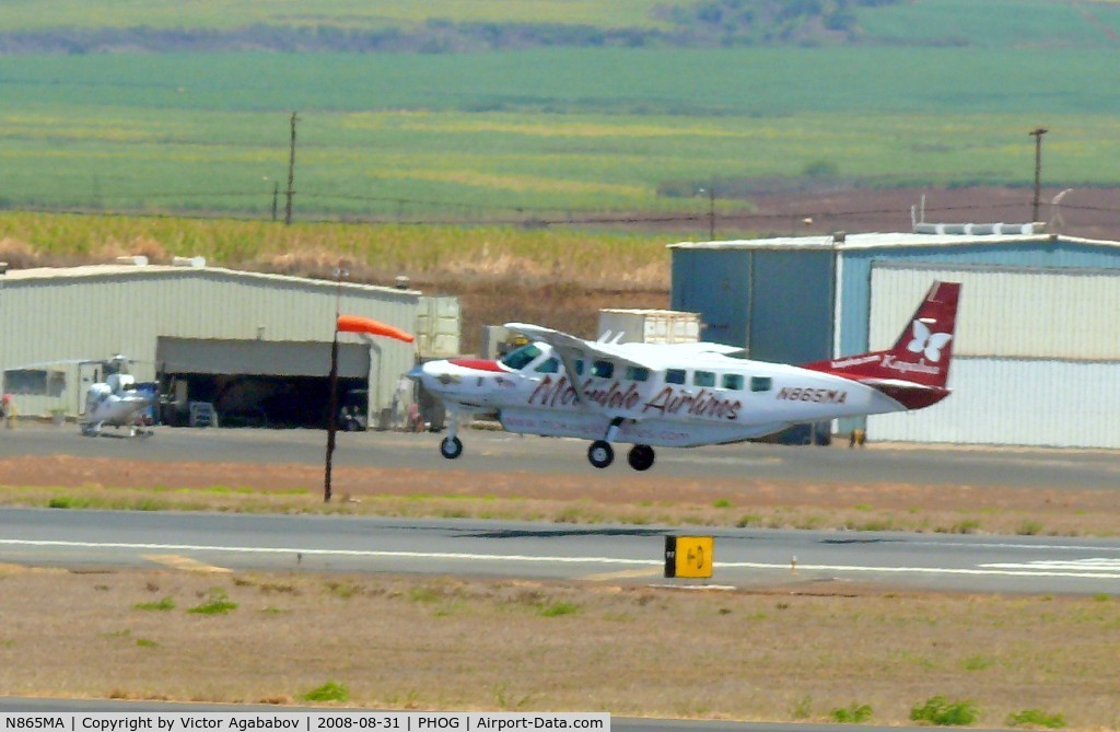 N865MA, 2002 Cessna 208B C/N 208B-0996, At Kahului. This is Caravan, in reality...