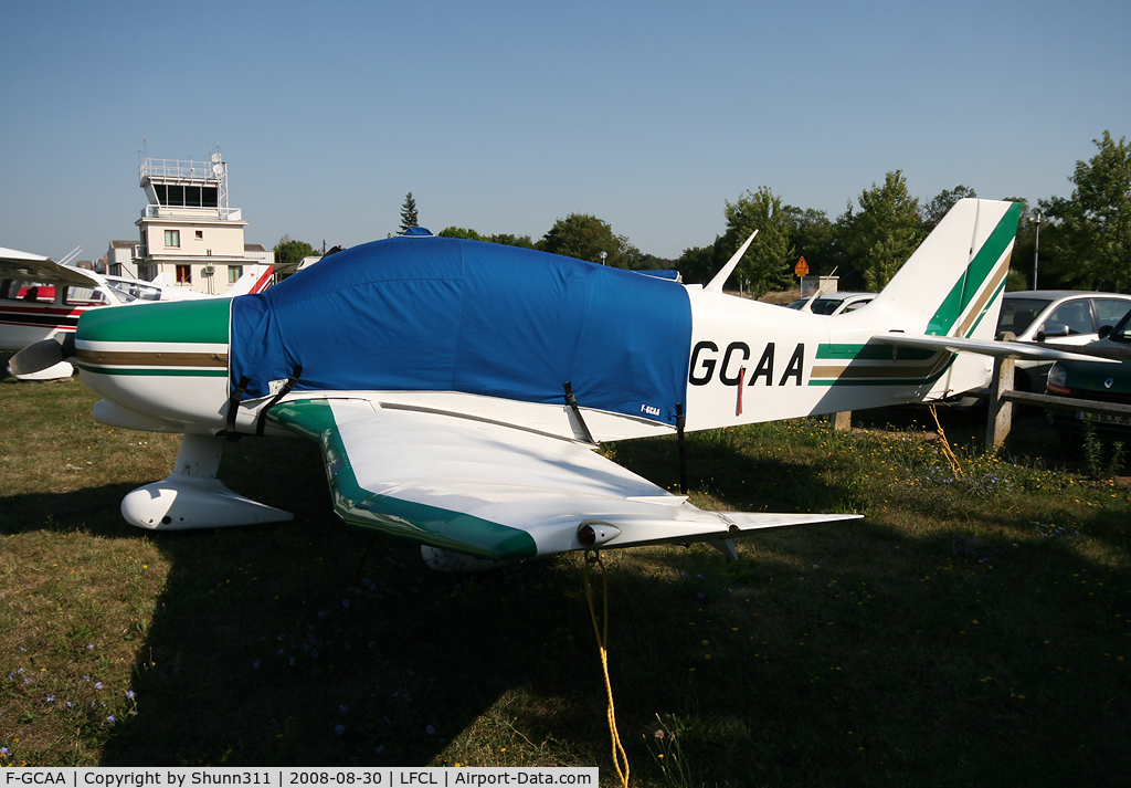 F-GCAA, Robin DR-400-180 Regent C/N 1410, Parked here for a show...