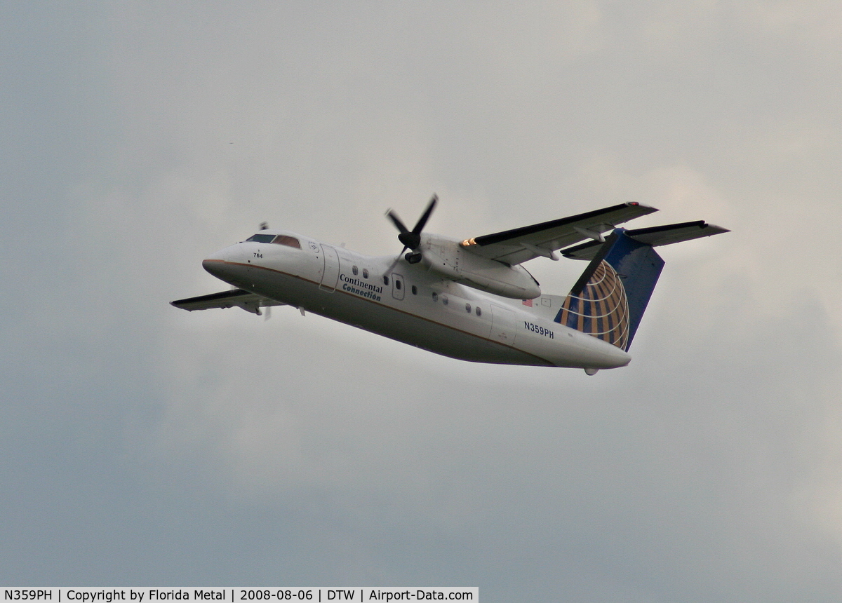 N359PH, 1998 Bombardier DHC-8-202 Dash 8 C/N 514, Continental Connection Dash 8 departing to CLE