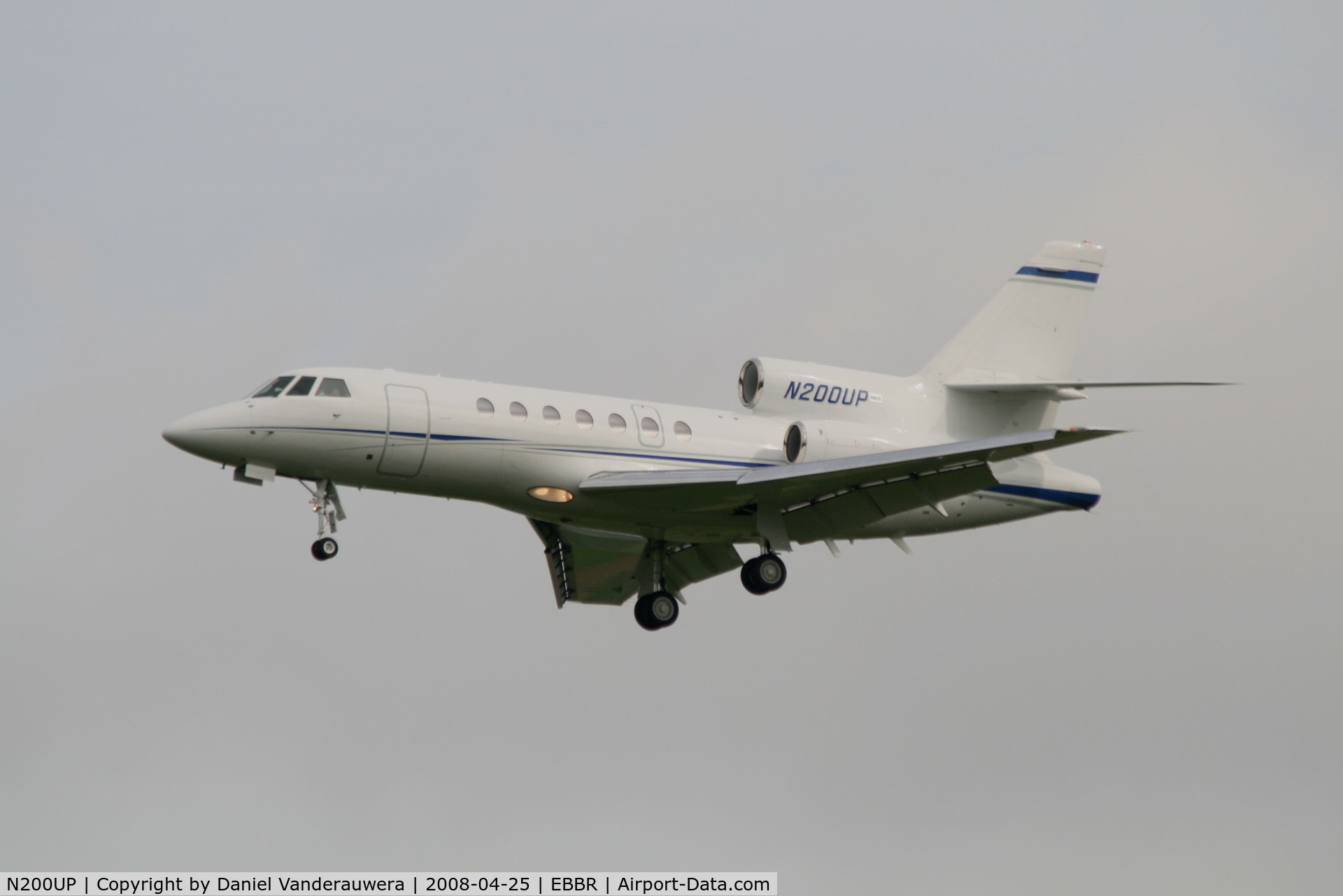 N200UP, 1981 Dassault Falcon 50 C/N 55, descending to rwy 25L