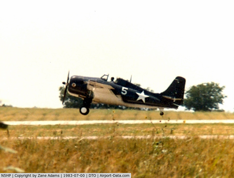 N5HP, 1945 General Motors (Grumman) FM-2 Wildcat C/N 5835, Howard Pardue and his Wildcat at Denton, TX