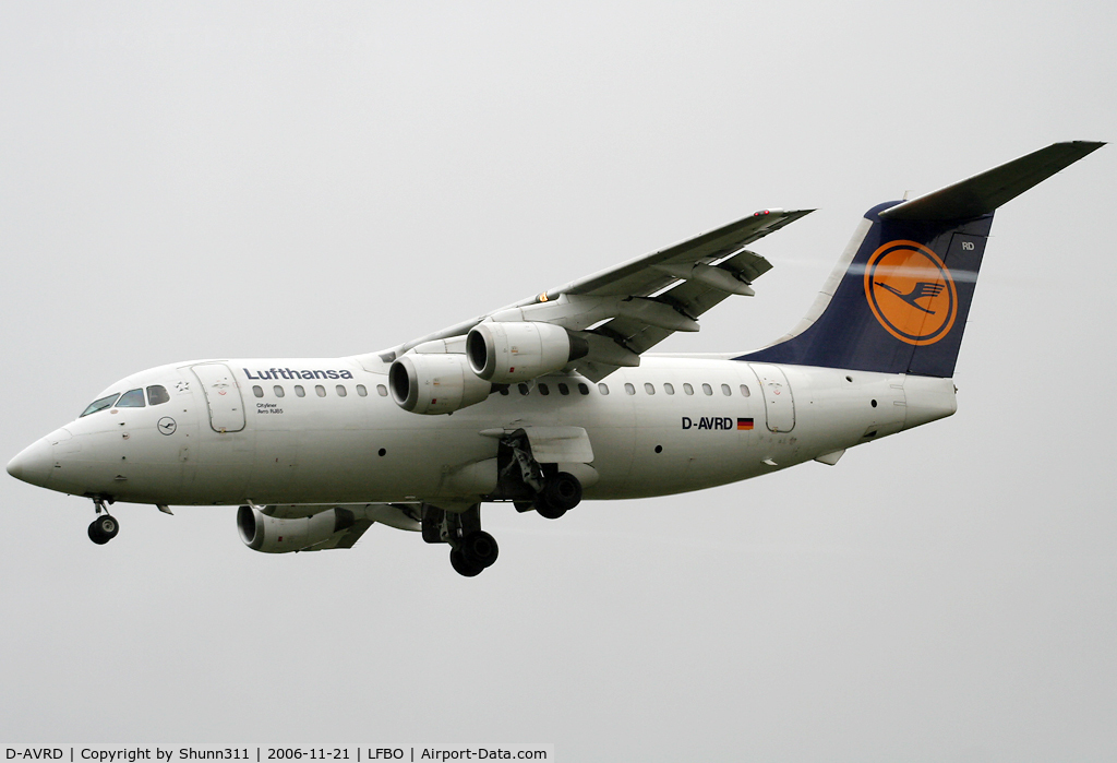 D-AVRD, 1995 British Aerospace Avro 146-RJ85 C/N E.2257, Landing rwy 32L