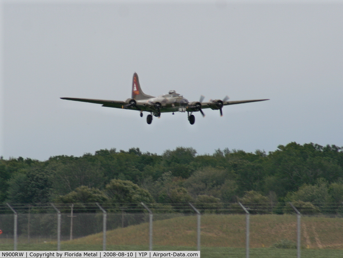 N900RW, 1944 Boeing B-17G Flying Fortress C/N 8627, B-17 Thunderbird