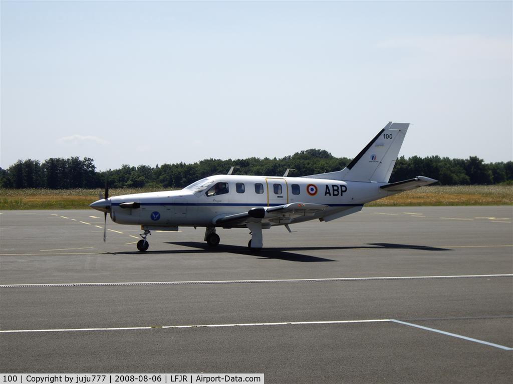 100, Socata TBM-700A C/N 104, on transit at Angers