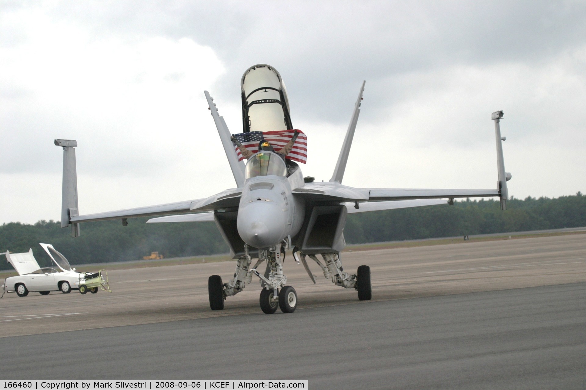 166460, Boeing F/A-18F Super Hornet C/N F095, Westover ARB 2008 - After a great Demo, Flag pulls up the Wing tips and Menudo shows the Stars and Stripes
