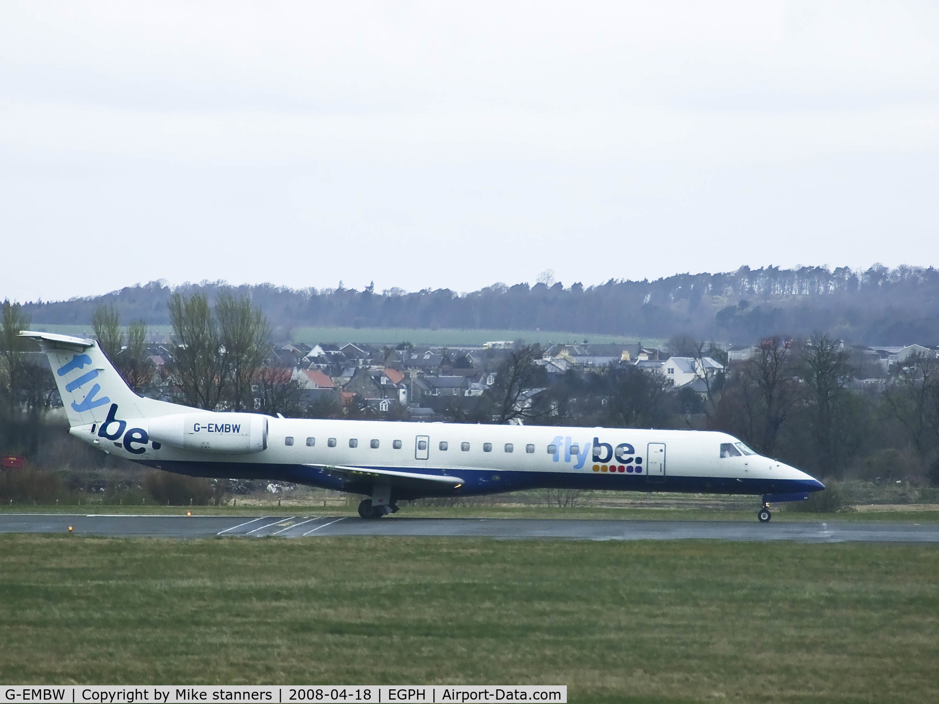 G-EMBW, 2001 Embraer EMB-145EU (ERJ-145EU) C/N 145546, Flybe ERJ-145 About to depart Edinburgh airport's runway 06