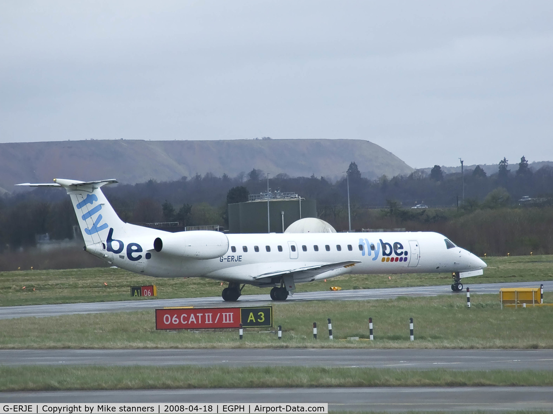 G-ERJE, 2000 Embraer EMB-145EP (ERJ-145EP) C/N 145315, Flybe ERJ-145 Taxiing to runway 06 at EDI