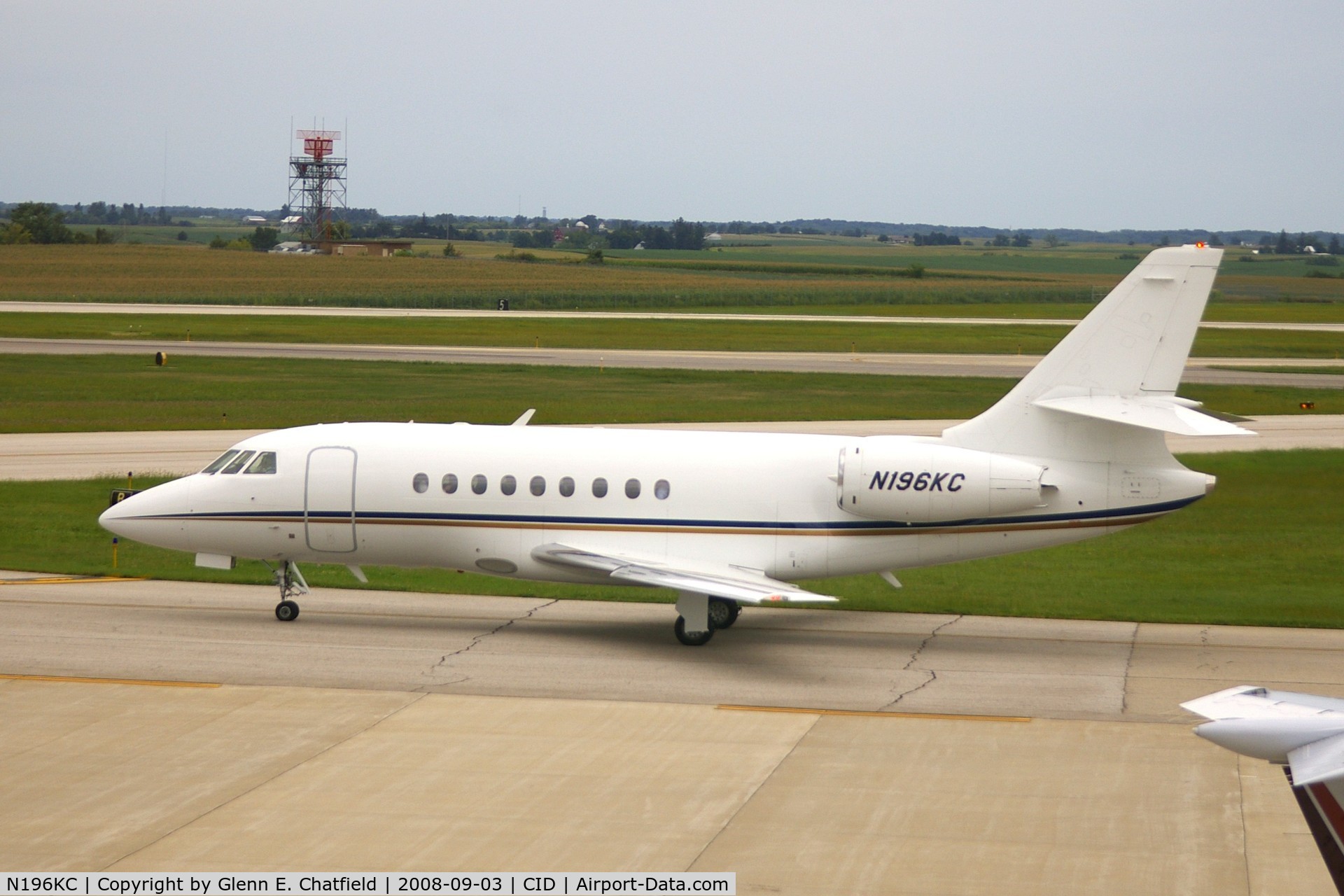 N196KC, 2002 Dassault Falcon 2000 C/N 195, Taxiing to Runway 27 for departure.