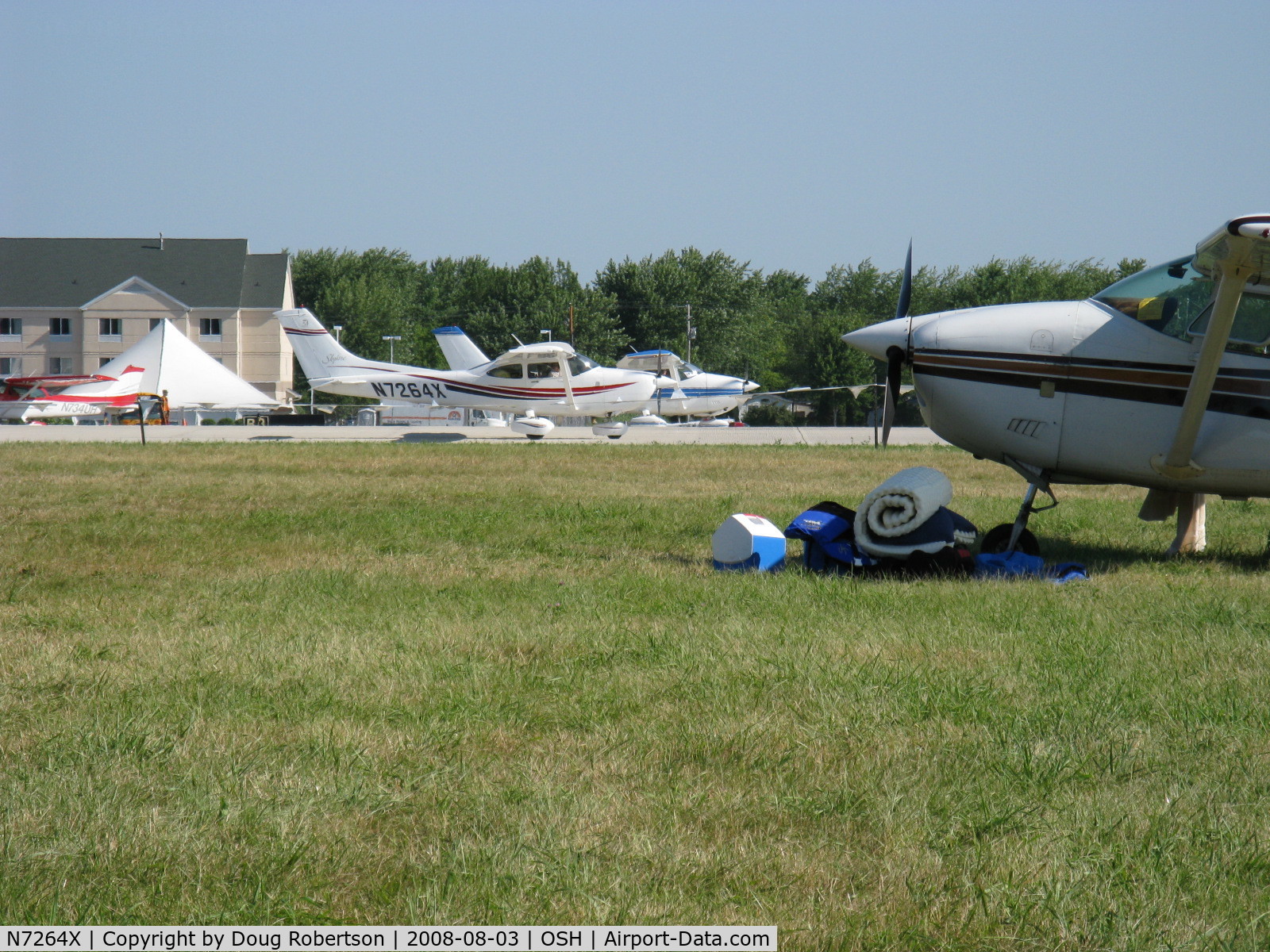 N7264X, 1999 Cessna 182S Skylane C/N 18280598, 1999 Cessna 182S SKYLANE, Lycoming IO-540-AB1A5 230 Hp, takeoff roll Rwy 09