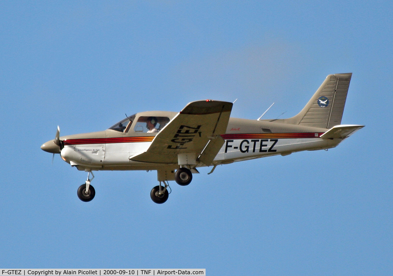 F-GTEZ, Piper PA-28-181 Archer C/N 28-90165, landing