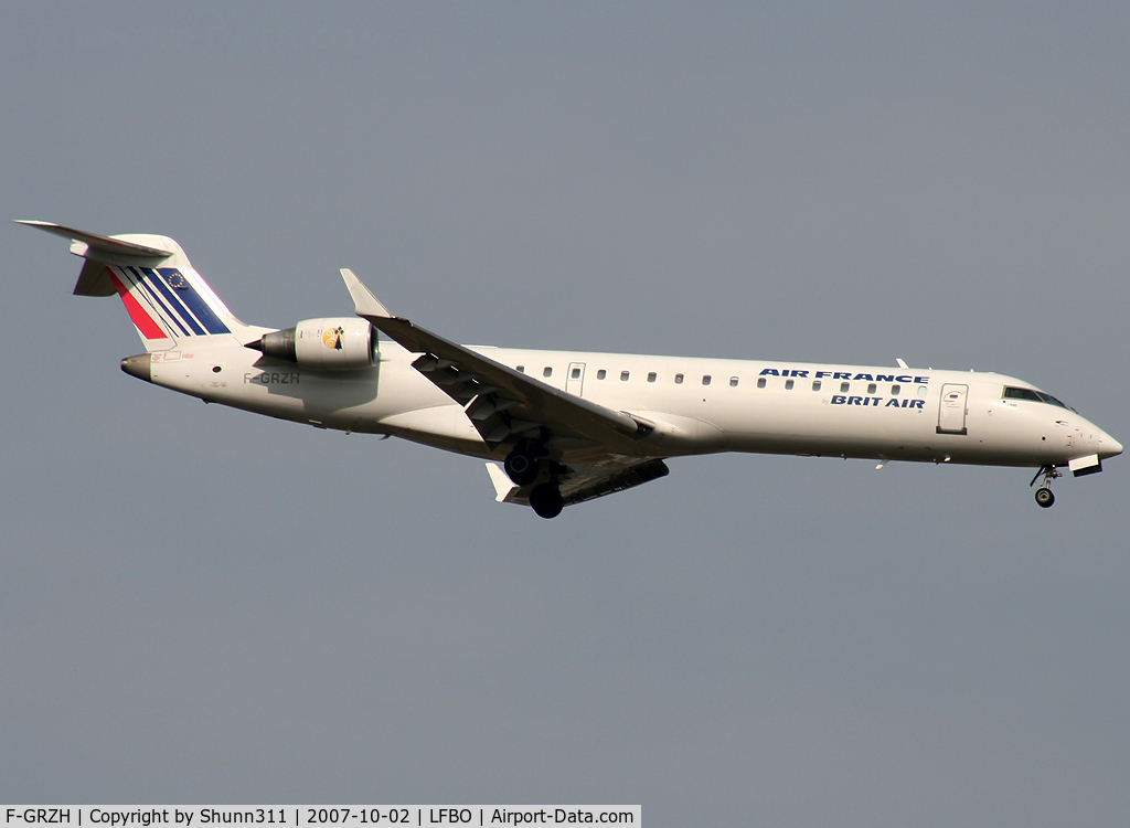 F-GRZH, 2003 Bombardier CRJ-702 (CL-600-2C10) Regional Jet C/N 10089, Landing rwy 14L