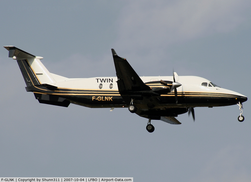 F-GLNK, 1997 Beech 1900D C/N UE-269, Landing rwy 14R