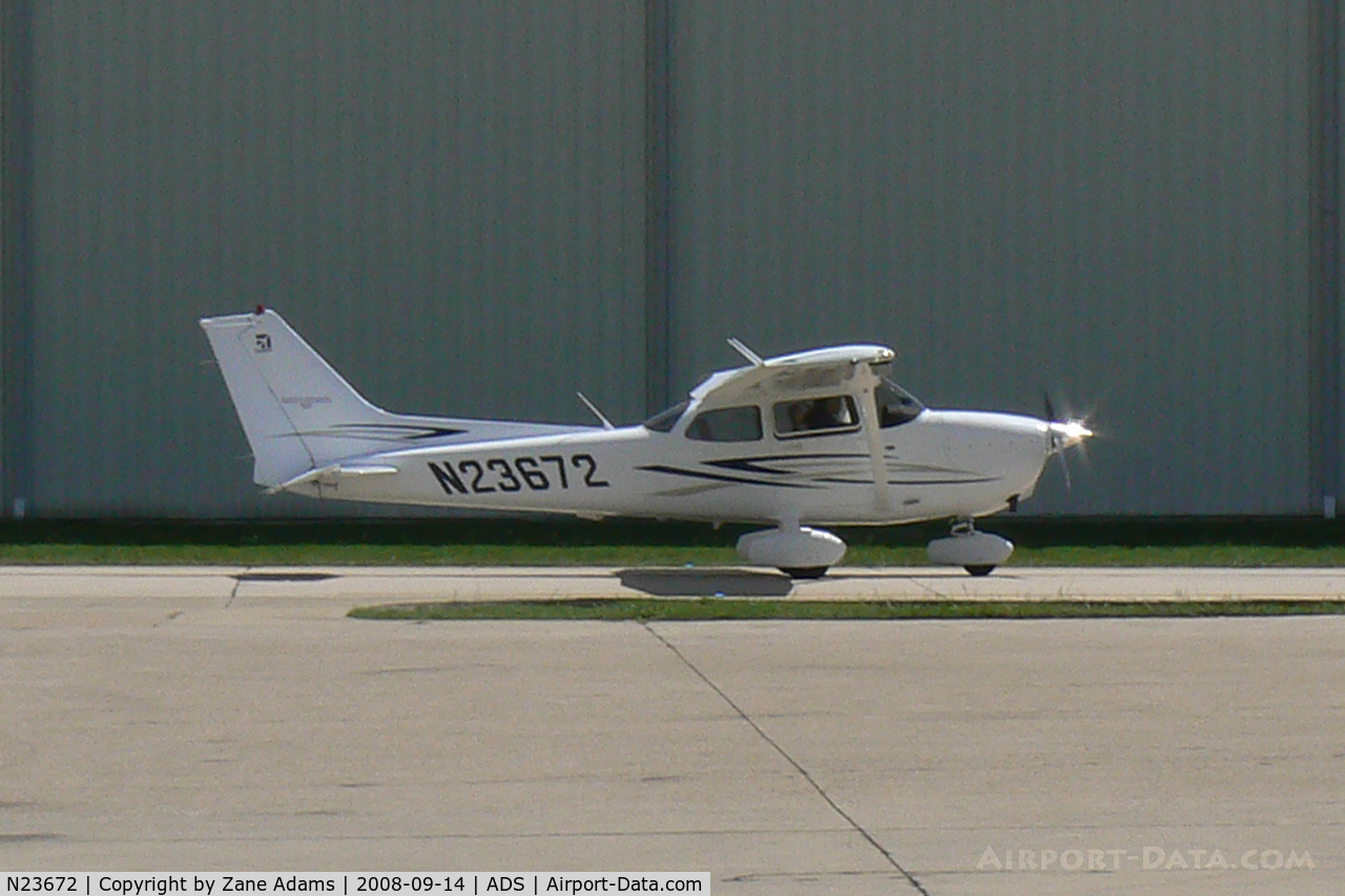 N23672, 2007 Cessna 172S C/N 172S10590, At Dallas Addison