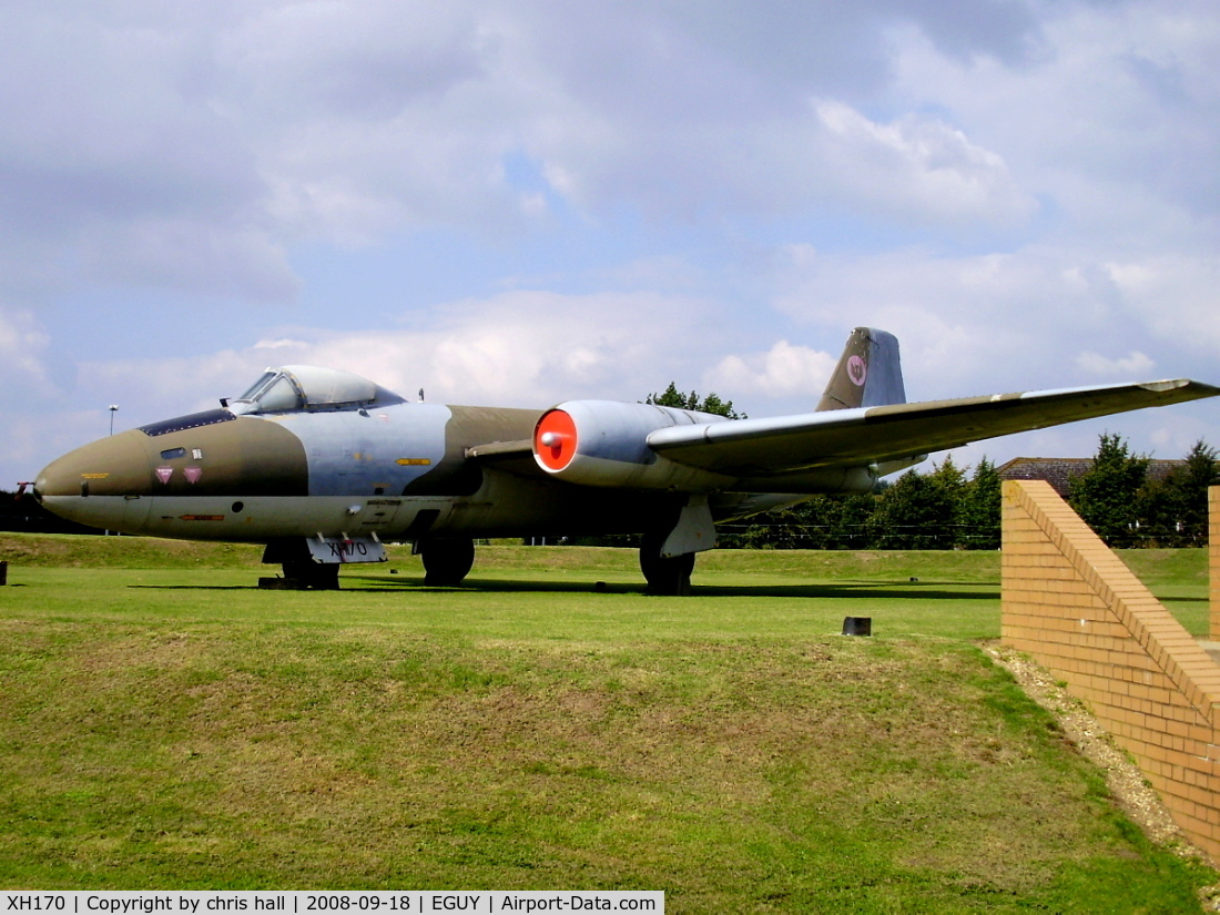 XH170, 1960 English Electric Canberra PR.9 C/N SH1734, Gate Guard at RAF Wyton