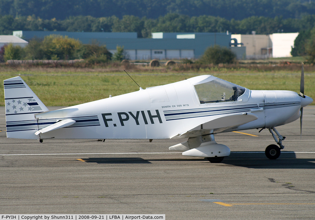 F-PYIH, 1980 Heintz Zenith CH-200 125 C/N 15, Parked at the Airclub...