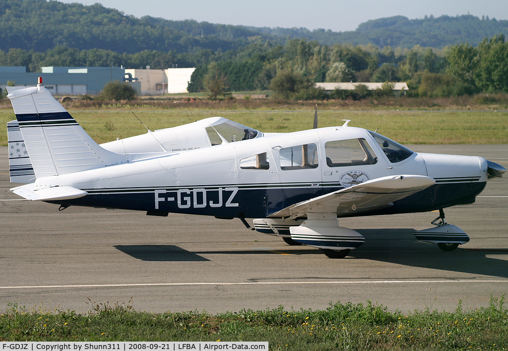 F-GDJZ, Piper PA-28-161 Warrior II C/N 28-7816484, Parked in front of the Airclub...
