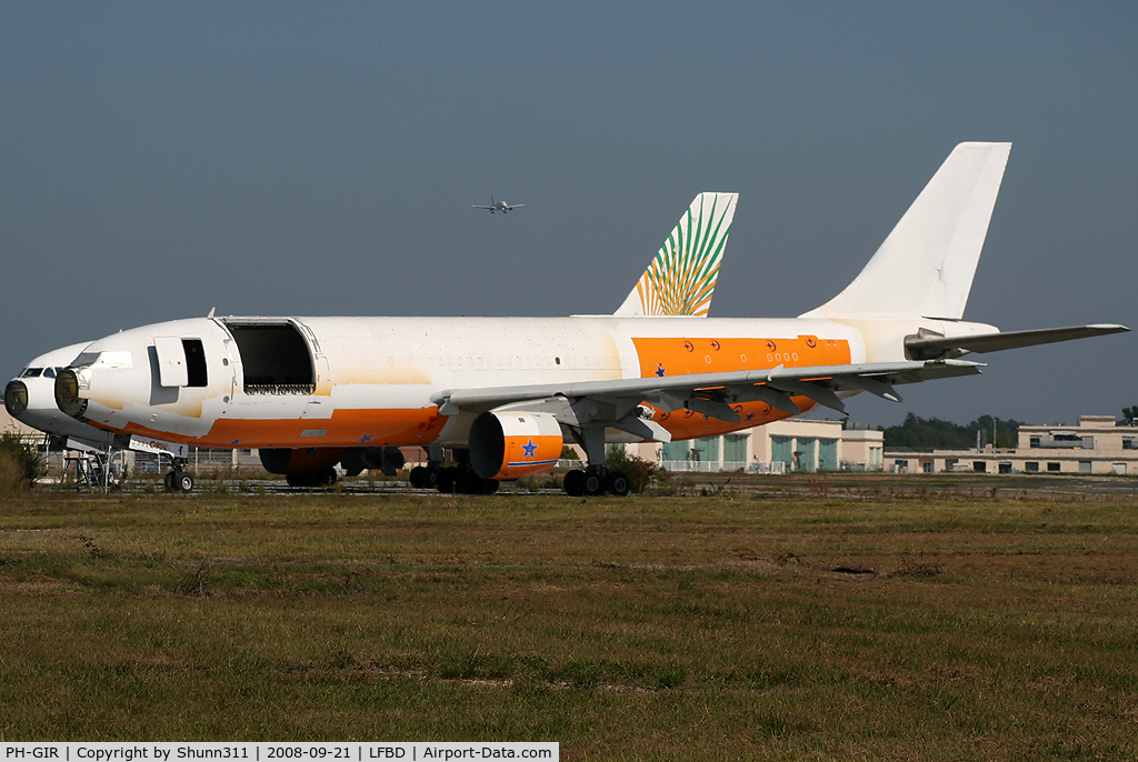 PH-GIR, Airbus A300B4-2C C/N 042, Stored athe SOGERMA Center with special c/s for a movie