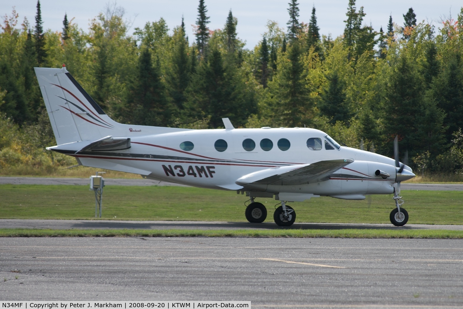 N34MF, 1975 Beech E-90 King Air C/N LW-163, A Beech E-90 taxiing to the runway at Two Harbors Airport.