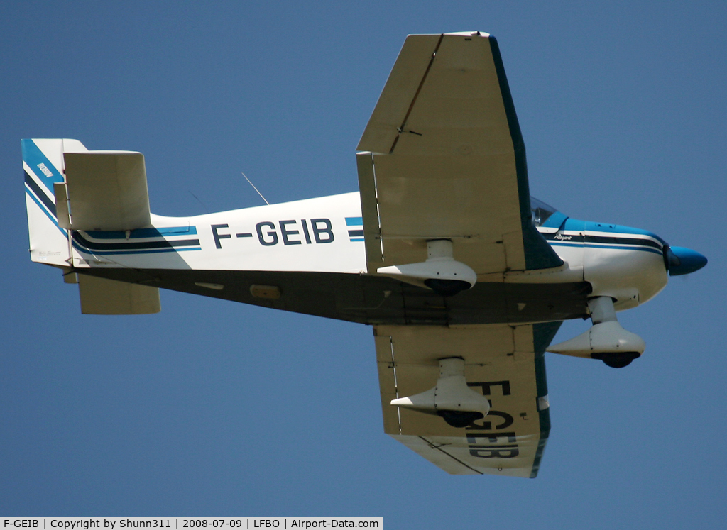 F-GEIB, Robin DR-400-180 Regent C/N 1676, Landing rwy 32R...