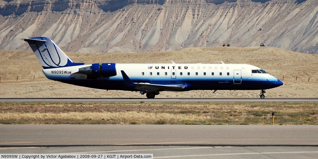 N909SW, 2001 Bombardier CRJ-200LR (CL-600-2B19) C/N 7558, At Grand Junction Airshow