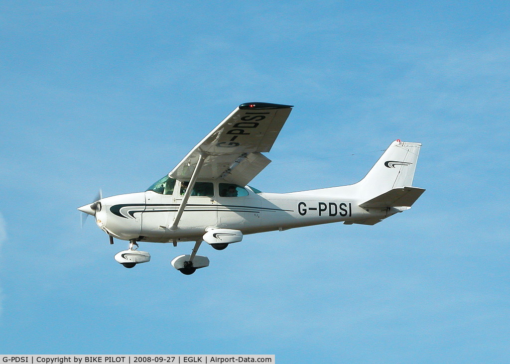 G-PDSI, 1978 Cessna 172N C/N 172-70420, Sierra India on approah to Blackbushes runway 26