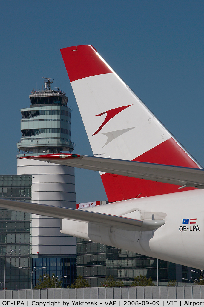 OE-LPA, 1997 Boeing 777-2Z9/ER C/N 28698, Austrian Airlines Boeing 777-200