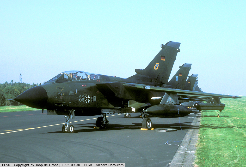 44 90, Panavia Tornado IDS C/N 481/GS143/4190, Over 10 Tornadoes are visible in this line up during the 1994 Tornado meet hosted by JBG 33