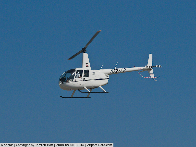 N727KP, 2004 Robinson R44 C/N 1416, N727KP near Santa Monica Airport (SMO)