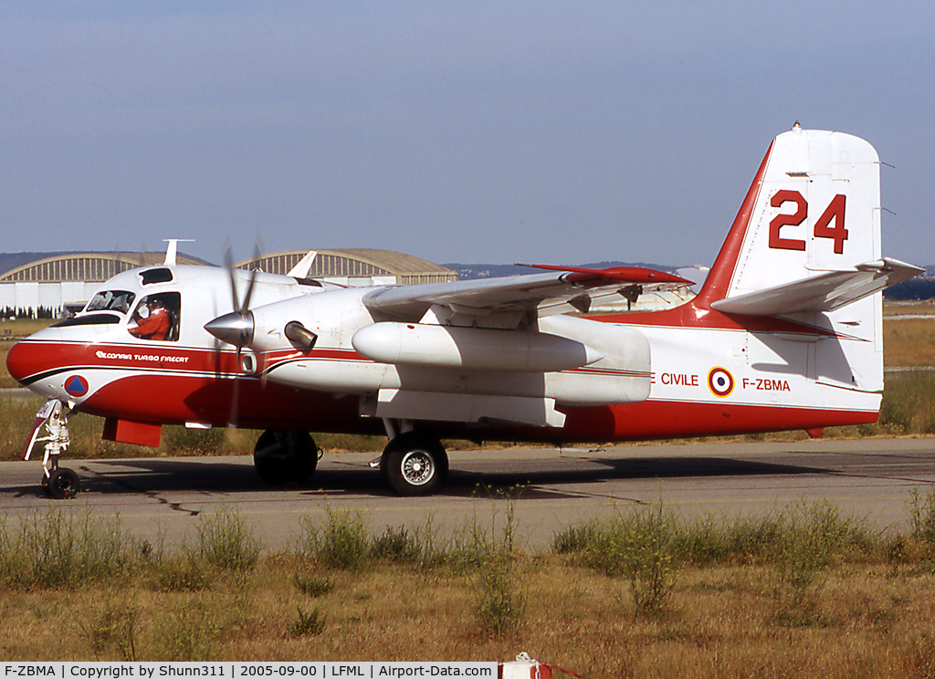 F-ZBMA, Grumman Conair S-2T Turbo Firecat C/N 461/021, Waiting his departure rwy 32R