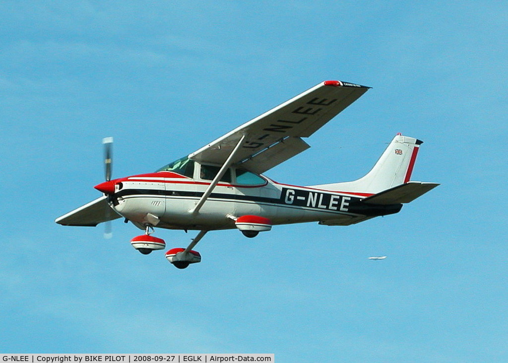 G-NLEE, 1977 Cessna 182Q Skylane C/N 182-65934, Blackbushe resident approach to runway 26