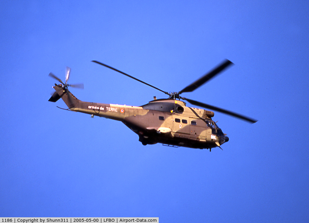 1186, 1997 Aérospatiale SA-330B Puma C/N 1186, Passing over the airport to LFBF
