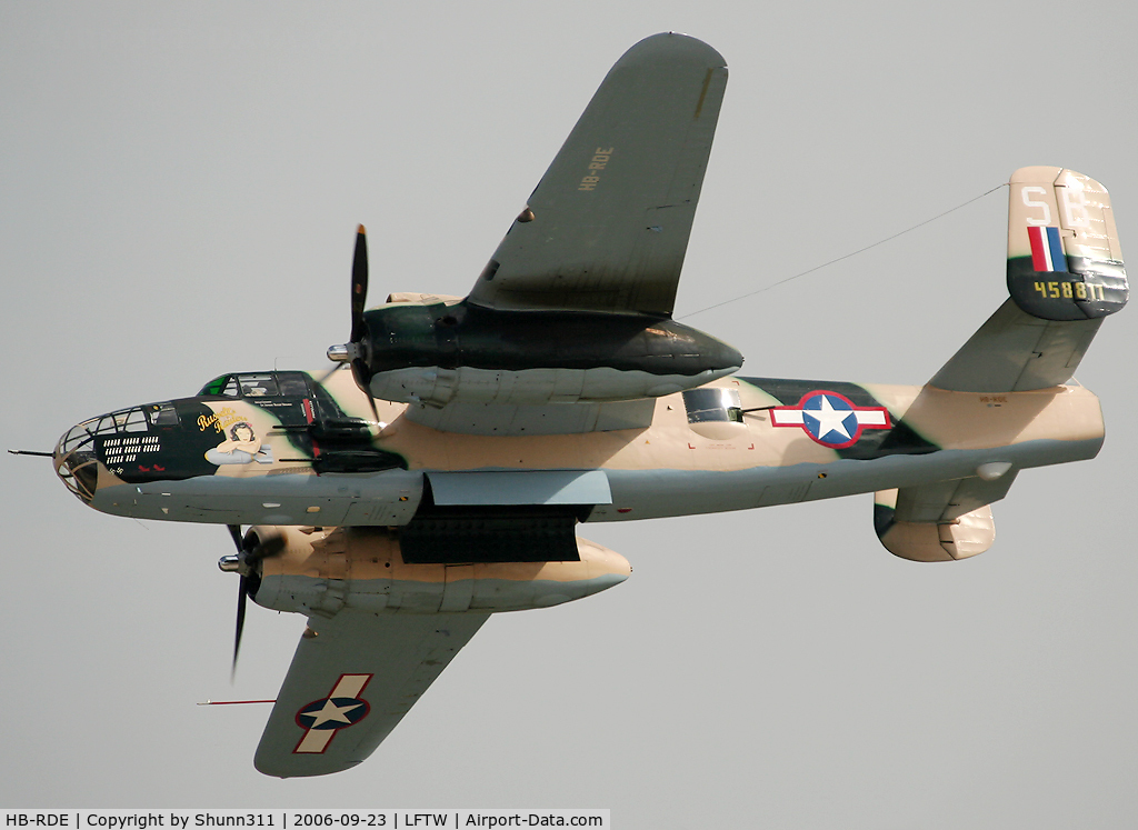 HB-RDE, 1945 North American B-25J Mitchell Mitchell C/N 108-47562, During his show on Navy Open Day 2006