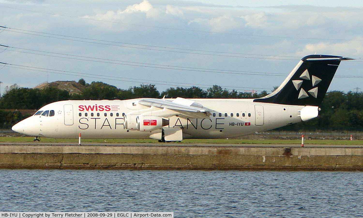 HB-IYU, 2000 British Aerospace Avro 146-RJ100 C/N E3379, Swiss Bae146 at London City