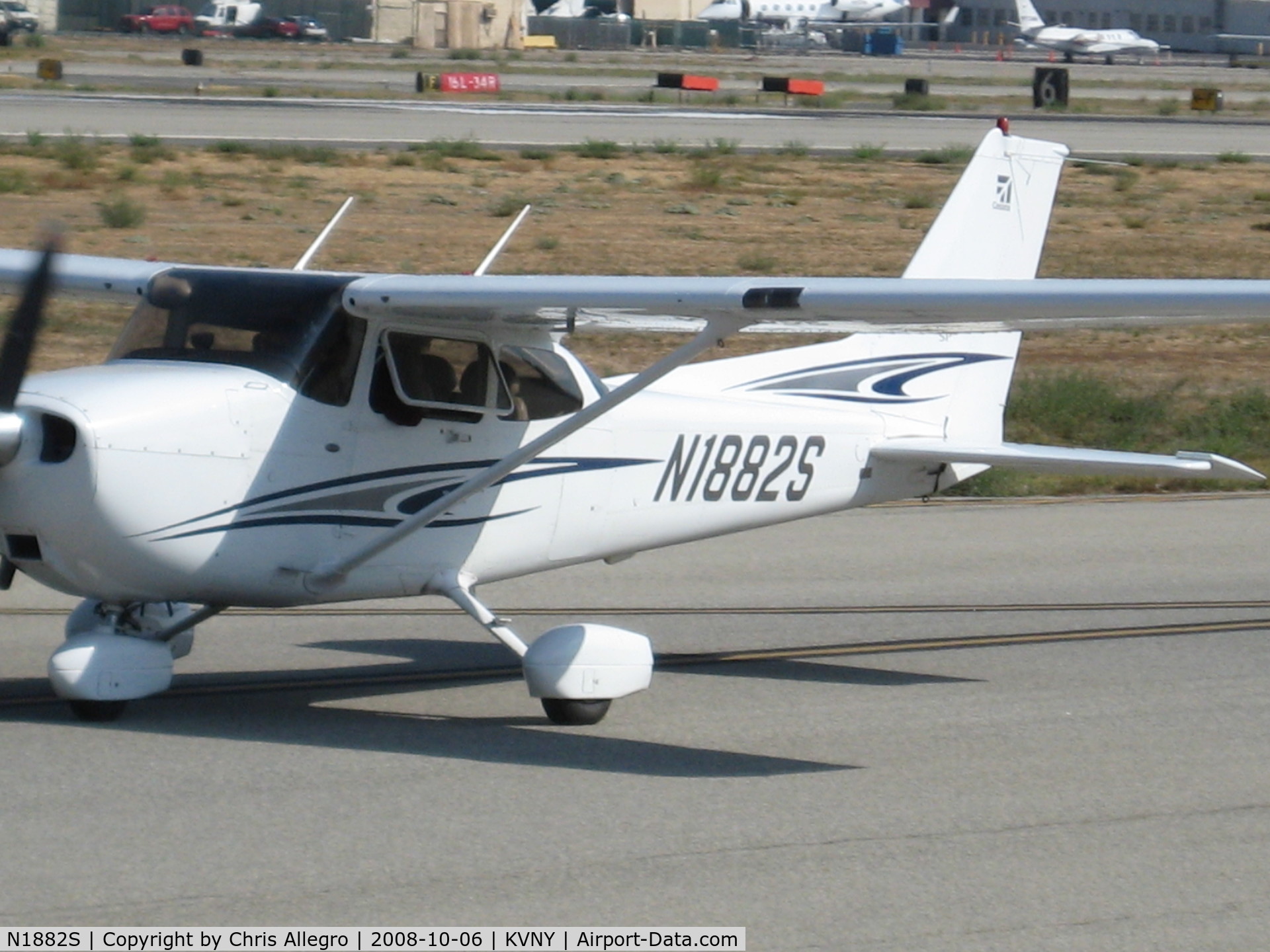N1882S, 2005 Cessna 172S C/N 172S9930, Taxiing to RWY 16R for a flight to KCNO
