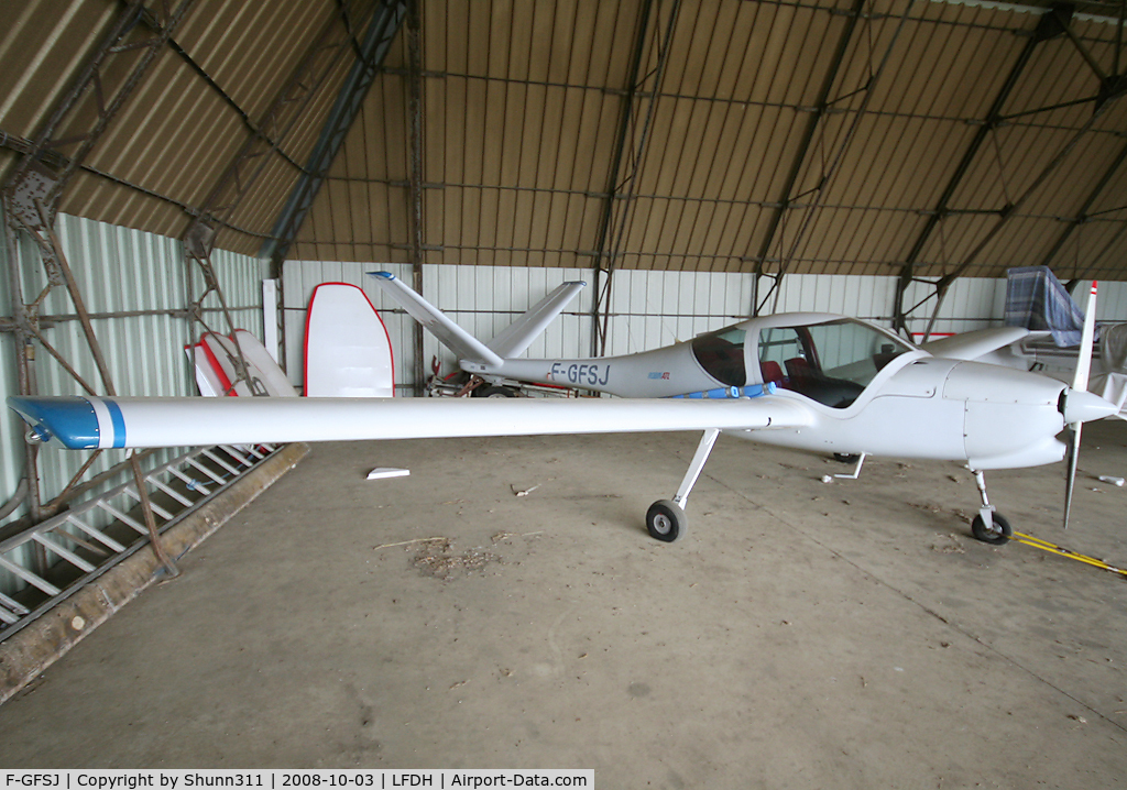 F-GFSJ, Robin ATL C/N 90, Inside Airclub's hangar...