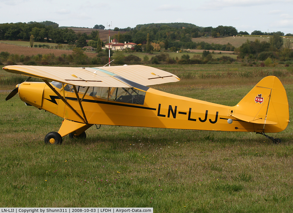 LN-LJJ, 1953 Piper L-18C Super Cub (PA-18-95) C/N 18-3088, Parked in the grass... Thanks to Nills for his welcome at LFCL ;-)