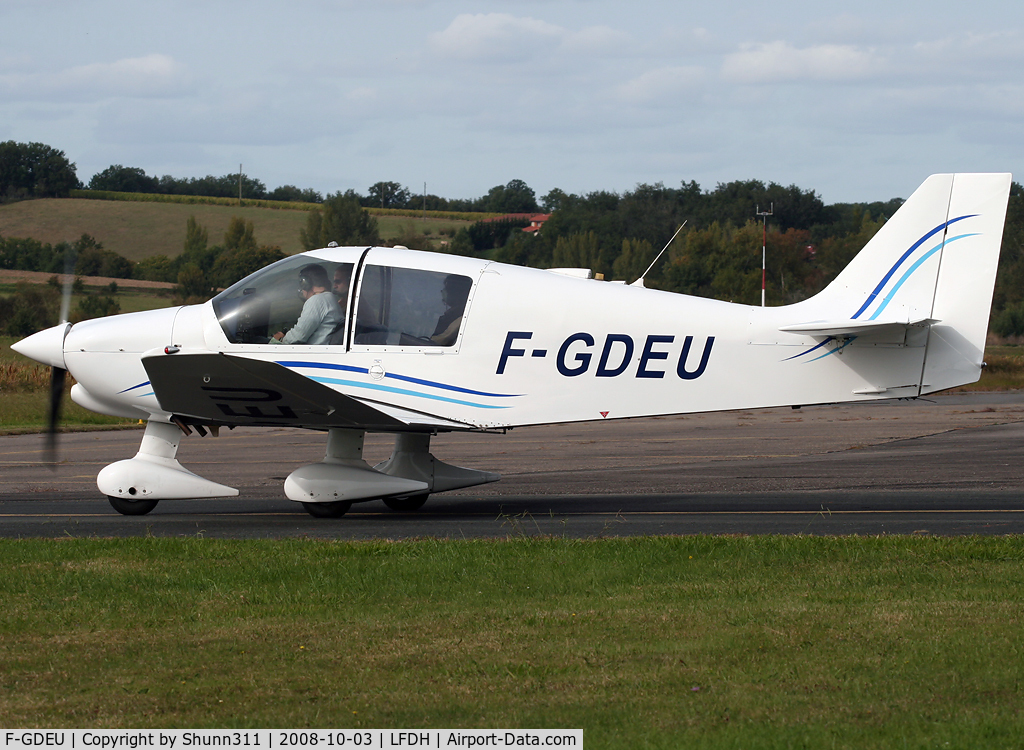 F-GDEU, Robin DR-400-120 C/N 1567, Runing his engine before take off...