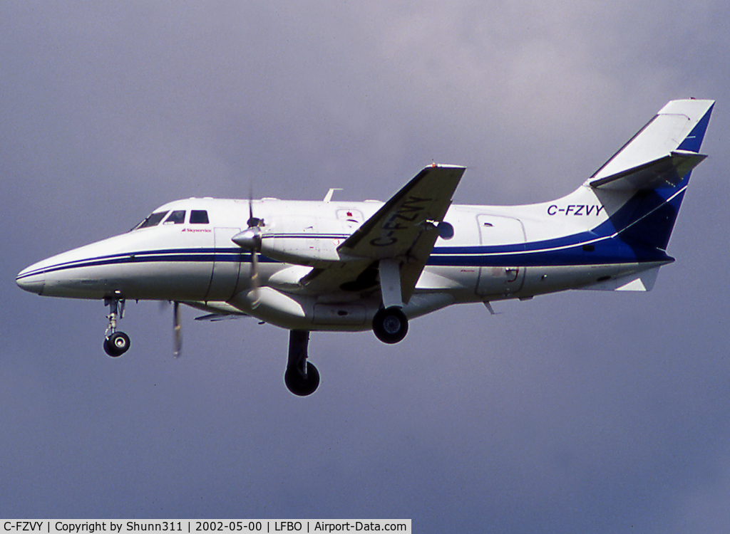 C-FZVY, 1989 British Aerospace BAe-3212 Jetstream Super 31 C/N 833, Landing rwy 32R